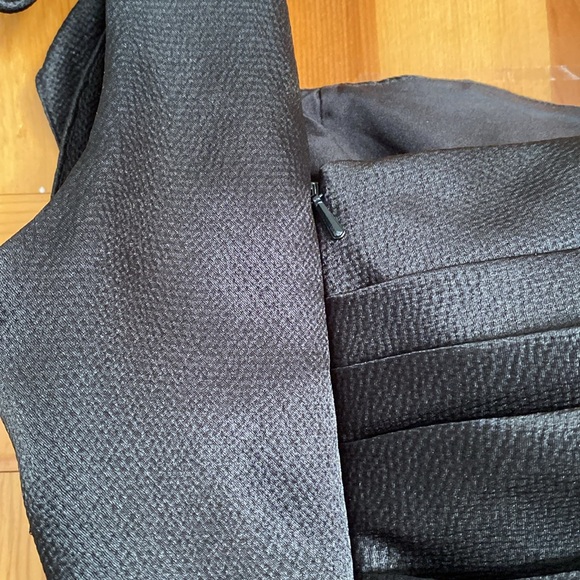 Little black dress worn once and like new condition - Picture 4 of 8